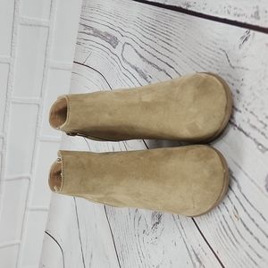 Old Navy Womens Ankle Boots Stacked Heel Faux Suede Zipper Beige Size 7